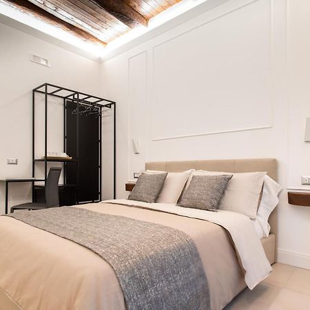 Fagi Rooms In Наполи Екстериор снимка